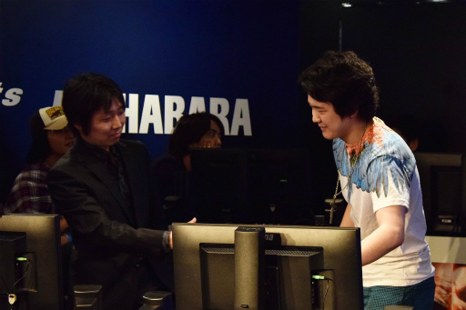 画像ギャラリー No.019のサムネイル画像 / 「鉄拳7」日本一を決める公式大会に向けた戦いが早くもスタート。最初に決勝大会行きの切符を手にしたのはバッツ選手