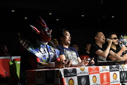 画像ギャラリー No.006のサムネイル画像 / 新日本プロレス×「鉄拳7」企画「TEKKEN7 Battle Tournament 2017」の動画が公開。反則許容のルールでレスラー4人が大激突