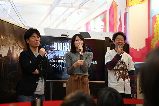 画像ギャラリー No.002のサムネイル画像 / 「バイオハザード7 レジデント イービル」のトークショウをレポート。声優の青木瑠璃子さんが体験版のプレイで老婦人に追いかけられるも，余裕の対応？