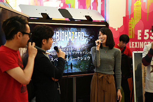 画像ギャラリー No.003のサムネイル画像 / 「バイオハザード7 レジデント イービル」のトークショウをレポート。声優の青木瑠璃子さんが体験版のプレイで老婦人に追いかけられるも，余裕の対応？