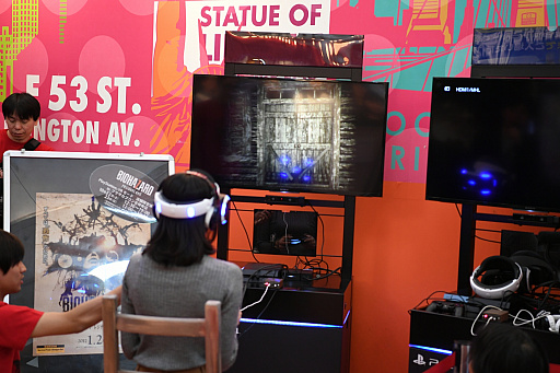 画像ギャラリー No.004のサムネイル画像 / 「バイオハザード7 レジデント イービル」のトークショウをレポート。声優の青木瑠璃子さんが体験版のプレイで老婦人に追いかけられるも，余裕の対応？