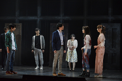 画像ギャラリー No.002のサムネイル画像 / 本日から東京公演がスタートした，舞台「BIOHAZARD THE Experience」ゲネプロをレポート。不気味な洋館に閉じ込められた13人の男女の物語