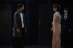 画像ギャラリー No.012のサムネイル画像 / 本日から東京公演がスタートした，舞台「BIOHAZARD THE Experience」ゲネプロをレポート。不気味な洋館に閉じ込められた13人の男女の物語