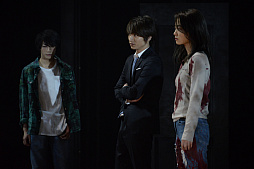 画像ギャラリー No.013のサムネイル画像 / 本日から東京公演がスタートした，舞台「BIOHAZARD THE Experience」ゲネプロをレポート。不気味な洋館に閉じ込められた13人の男女の物語
