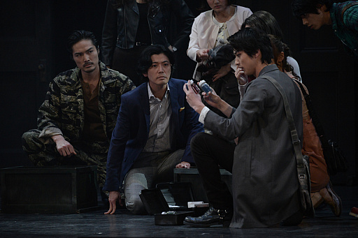 画像ギャラリー No.015のサムネイル画像 / 本日から東京公演がスタートした，舞台「BIOHAZARD THE Experience」ゲネプロをレポート。不気味な洋館に閉じ込められた13人の男女の物語
