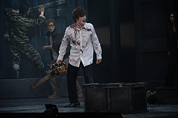 画像ギャラリー No.019のサムネイル画像 / 本日から東京公演がスタートした，舞台「BIOHAZARD THE Experience」ゲネプロをレポート。不気味な洋館に閉じ込められた13人の男女の物語