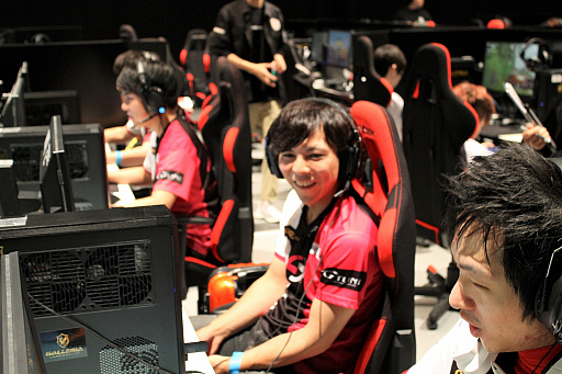 ���������꡼ No.001�Υ���ͥ������ / ��PUBG JAPAN SERIES�ס��ɥ��ĹԤ���������ˤ����Τ�Crest Gaming Xanadu��Windfall�ˡ���ӤȲ���������������1���꡼���ǽ�����ݡ���