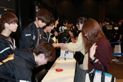 画像ギャラリー No.050のサムネイル画像 / 2度のドン勝を決めたSunSister Suicider'sが優勝! 「PUBG」国内初の賞金制大会「PJS Winter Invitational 2018」をレポート