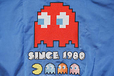 画像ギャラリー No.008のサムネイル画像 / 「パックマン40周年メモリアルブルゾン」の受注受付がスタート。ミュージックビデオでダンサーが着用したブルゾンを再現