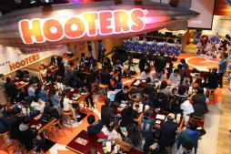 画像ギャラリー No.002のサムネイル画像 / 「ソニックフォース」公式タイムアタック大会が開催。1/100秒単位で勝敗が決する高速バトルが展開された