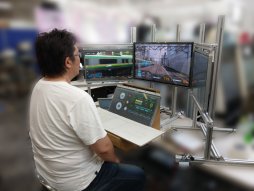 画像ギャラリー No.018のサムネイル画像 / 「電車でGO!」を10年,20年と続くプロジェクトに――AC版「電車でGO!!」開発陣に,新筐体と「復刻版」に込められた思いを聞いてみた