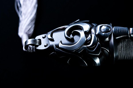 画像ギャラリー No.010のサムネイル画像 / 「NieR:Automata」2Bの剣「白の契約」を再現したスマート・トイ,予約受付を本日開始。斬撃音や2Bのセリフも楽しめる