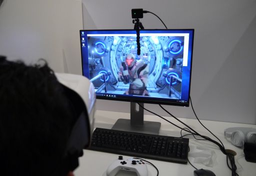 画像ギャラリー No.004のサムネイル画像 / アイトラッキングに対応した次世代VRHMD「FOVE 0」体験レポート。「フォヴィエイテッドレンダリング」の技術デモも