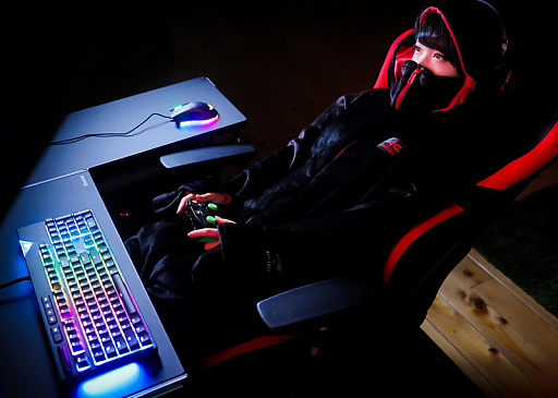 画像ギャラリー No.001のサムネイル画像 / Bauhutte,「着る毛布」のゲーマー向けモデル発売