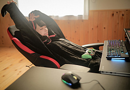 画像ギャラリー No.009のサムネイル画像 / Bauhutte,「着る毛布」のゲーマー向けモデル発売