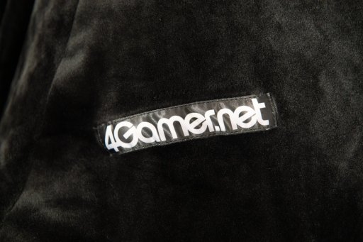 画像ギャラリー No.002のサムネイル画像 / Bauhutteのゲーマー向け“着る毛布”「ダメ着4G」に4Gamerコラボモデルが登場。その使用感をばっちり紹介