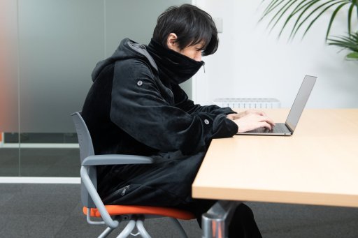 画像ギャラリー No.006のサムネイル画像 / Bauhutteのゲーマー向け“着る毛布”「ダメ着4G」に4Gamerコラボモデルが登場。その使用感をばっちり紹介