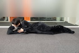 画像ギャラリー No.007のサムネイル画像 / Bauhutteのゲーマー向け“着る毛布”「ダメ着4G」に4Gamerコラボモデルが登場。その使用感をばっちり紹介