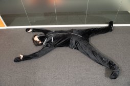 画像ギャラリー No.008のサムネイル画像 / Bauhutteのゲーマー向け“着る毛布”「ダメ着4G」に4Gamerコラボモデルが登場。その使用感をばっちり紹介