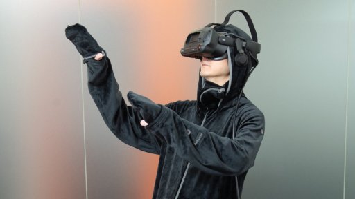 画像ギャラリー No.009のサムネイル画像 / Bauhutteのゲーマー向け“着る毛布”「ダメ着4G」に4Gamerコラボモデルが登場。その使用感をばっちり紹介