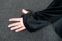 画像ギャラリー No.011のサムネイル画像 / Bauhutteのゲーマー向け“着る毛布”「ダメ着4G」に4Gamerコラボモデルが登場。その使用感をばっちり紹介