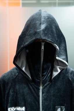 画像ギャラリー No.019のサムネイル画像 / Bauhutteのゲーマー向け“着る毛布”「ダメ着4G」に4Gamerコラボモデルが登場。その使用感をばっちり紹介