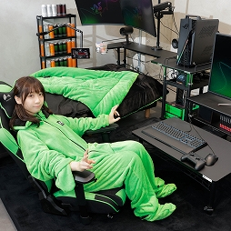 画像ギャラリー No.006のサムネイル画像 / Bauhutte,毛布にくるまったままスマホでゲームができる「ゲーミング毛布」を発売