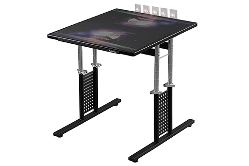 画像ギャラリー No.002のサムネイル画像 / カードを立てて置けるスタンドが付いた対戦カードゲーム用デスク「デュエルデスク」が登場