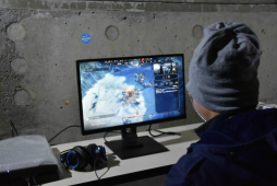 ���������꡼ No.024�Υ���ͥ������ / ���ܺ���ü�γ�������ǹԤ�줿�֡�Frostpunk�ٶ˴��θ���פ����ͤ��ݡ��ȡ��ͤ�ݤ����ϸ��οͤˤ����ϲ�����ʷ�ϵ�����ޤ줿