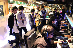 画像ギャラリー No.005のサムネイル画像 / 2017年のロードマップも明かされた「BLACK SQUAD クリスマスLANパーティ in 秋葉原」レポート。日韓戦を視野に入れた公式大会の開催が決定