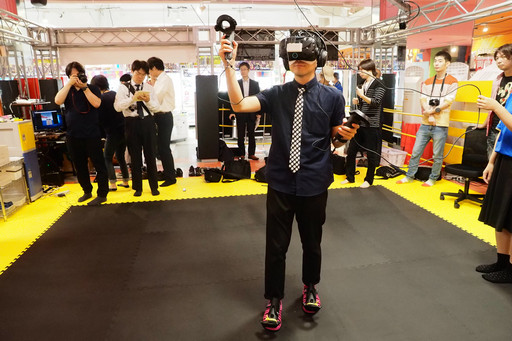 画像ギャラリー No.005のサムネイル画像 / カプコンのアミューズメント施設向けVRゲーム「特撮体感VR 大怪獣カプドン」を先行体験。最新テクノロジーによる究極の怪獣ごっこが楽しめる