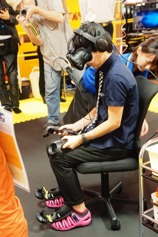 画像ギャラリー No.007のサムネイル画像 / カプコンのアミューズメント施設向けVRゲーム「特撮体感VR 大怪獣カプドン」を先行体験。最新テクノロジーによる究極の怪獣ごっこが楽しめる