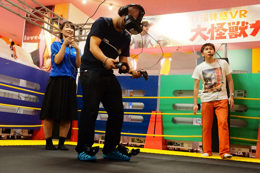 画像ギャラリー No.011のサムネイル画像 / カプコンのアミューズメント施設向けVRゲーム「特撮体感VR 大怪獣カプドン」を先行体験。最新テクノロジーによる究極の怪獣ごっこが楽しめる