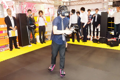 画像ギャラリー No.012のサムネイル画像 / カプコンのアミューズメント施設向けVRゲーム「特撮体感VR 大怪獣カプドン」を先行体験。最新テクノロジーによる究極の怪獣ごっこが楽しめる