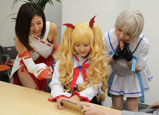 画像ギャラリー No.003のサムネイル画像 / 「AKIBA'S TRIP Festa!」の自警団メンバーが編集部を来訪。実機でゲームを体験しつつ,リアルストリップアクションを体験してみた