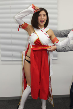 画像ギャラリー No.004のサムネイル画像 / 「AKIBA'S TRIP Festa!」の自警団メンバーが編集部を来訪。実機でゲームを体験しつつ,リアルストリップアクションを体験してみた