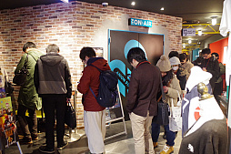 ���������꡼ No.009�Υ���ͥ������ / ��GOD EATER�ץ��꡼��8��ǯ��ǰ���ơ�GOD EATER 8th ANNIVERSARY CAFE with CODE VEIN�פ������ץ�Ź����ͻҤ����������θ����ݡ���