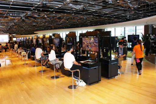 画像ギャラリー No.002のサムネイル画像 / 「GOD EATER 3」の最新ROM体験会&開発者トークショーをレポート。最新バージョンは“開発サミット版”から改修され,新アラガミも披露