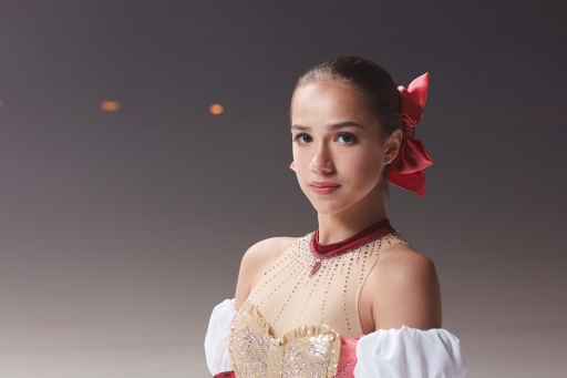 画像ギャラリー No.001のサムネイル画像 / 「マギアレコード」,1周年記念CMに金メダリストのザギトワ選手が出演