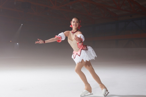 画像ギャラリー No.003のサムネイル画像 / 「マギアレコード」,1周年記念CMに金メダリストのザギトワ選手が出演