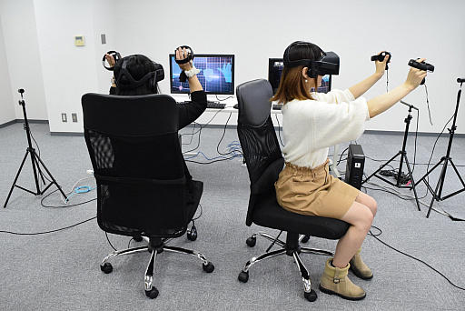 画像ギャラリー No.016のサムネイル画像 / 本日リリースのVR脱出ゲーム「エニグマスフィア〜透明球の謎」のプレイレポート。Oculus Touchによる細やかな手の動きと,協力プレイの楽しさが特徴