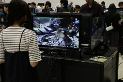 画像ギャラリー No.027のサムネイル画像 / 「モンスターハンター頂上大会2017《決勝大会》」が開催。「モンスターハンターダブルクロス」の最速ハンターがついに決定