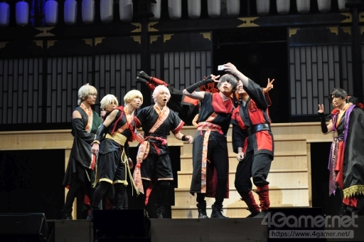 画像ギャラリー No.012のサムネイル画像 / 兄弟の絆を描いた芝居とダンスの両方が堪能できる「ツキステ。」第6幕「紅縁」のゲネプロ公演をレポート