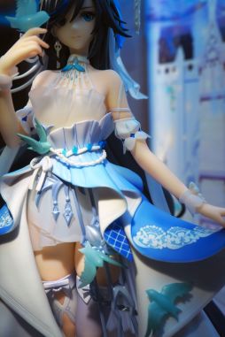 画像ギャラリー No.019のサムネイル画像 / 初めてのスケールフィギュアは「崩壊3rd」の「フカ・雲墨丹心 蒼い鳥の庭Ver.」にした話(「買い物Surfer」第21回)