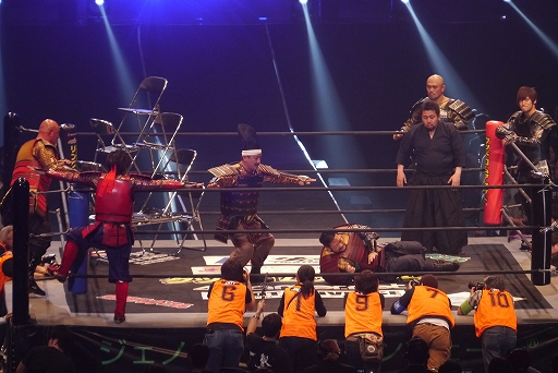 画像ギャラリー No.011のサムネイル画像 / 鎧姿の戦国武将がプロレスのリングに飛ぶ! 「信長の野望〜俺たちの戦国〜」とプロレスがコラボした戦国武将マッチをレポート