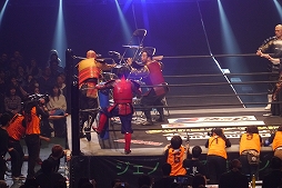 画像ギャラリー No.012のサムネイル画像 / 鎧姿の戦国武将がプロレスのリングに飛ぶ! 「信長の野望〜俺たちの戦国〜」とプロレスがコラボした戦国武将マッチをレポート