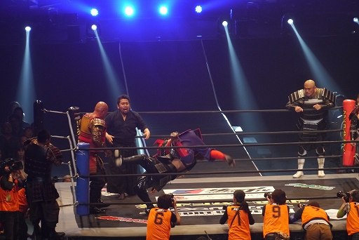 画像ギャラリー No.015のサムネイル画像 / 鎧姿の戦国武将がプロレスのリングに飛ぶ! 「信長の野望〜俺たちの戦国〜」とプロレスがコラボした戦国武将マッチをレポート