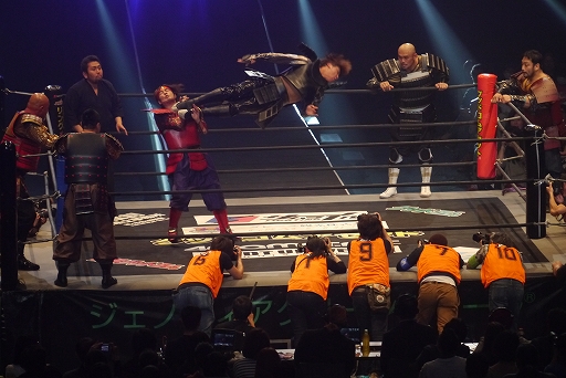 画像ギャラリー No.016のサムネイル画像 / 鎧姿の戦国武将がプロレスのリングに飛ぶ! 「信長の野望〜俺たちの戦国〜」とプロレスがコラボした戦国武将マッチをレポート