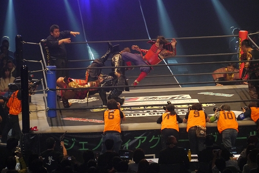 画像ギャラリー No.018のサムネイル画像 / 鎧姿の戦国武将がプロレスのリングに飛ぶ! 「信長の野望〜俺たちの戦国〜」とプロレスがコラボした戦国武将マッチをレポート