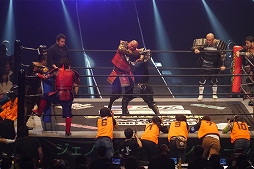 画像ギャラリー No.023のサムネイル画像 / 鎧姿の戦国武将がプロレスのリングに飛ぶ! 「信長の野望〜俺たちの戦国〜」とプロレスがコラボした戦国武将マッチをレポート